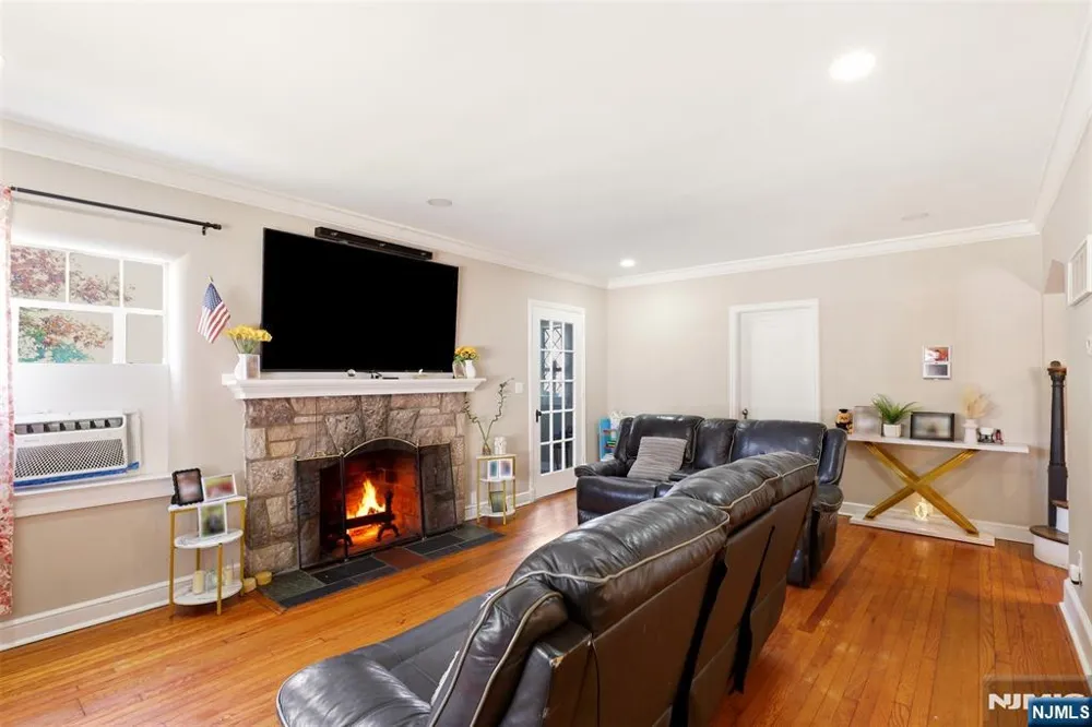 148 John Street Englewood, NJ 07631