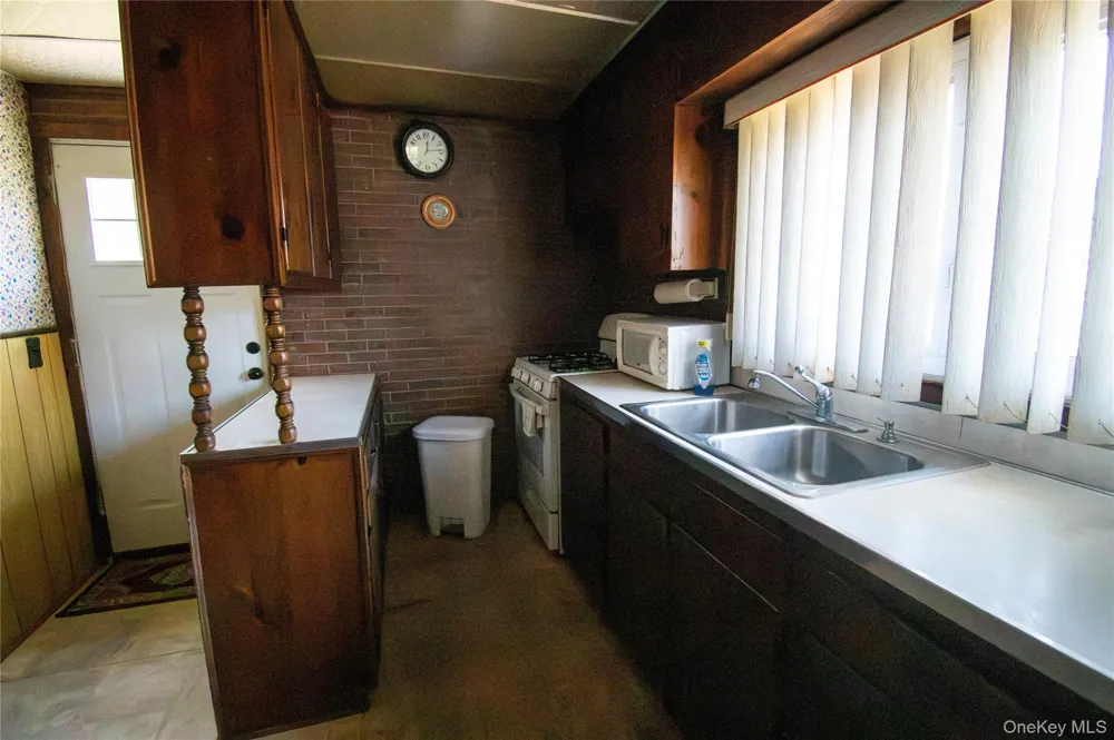 2415 Gale Avenue Baldwin, NY 11510