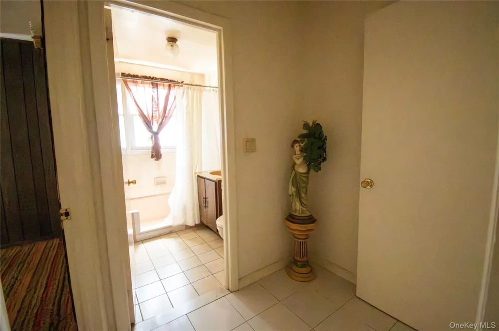 2415 Gale Avenue Baldwin, NY 11510