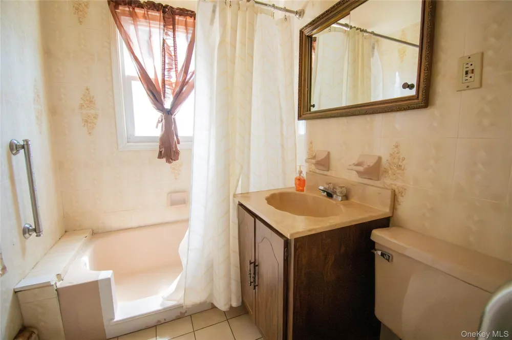 2415 Gale Avenue Baldwin, NY 11510