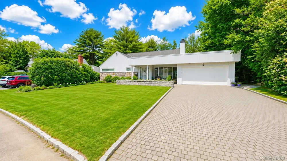 9 Arbor Road East Hills, NY 11577