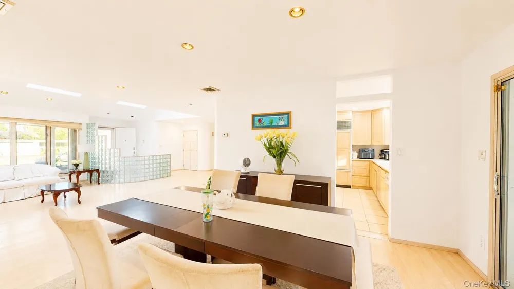 9 Arbor Road East Hills, NY 11577