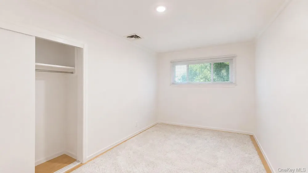 9 Arbor Road East Hills, NY 11577