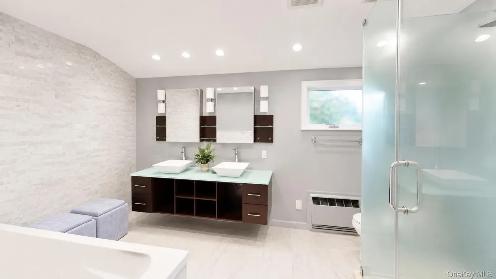 9 Arbor Road East Hills, NY 11577