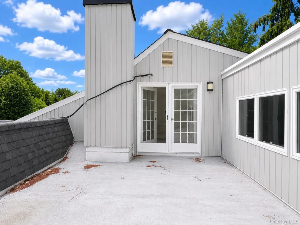 9 Arbor Road East Hills, NY 11577