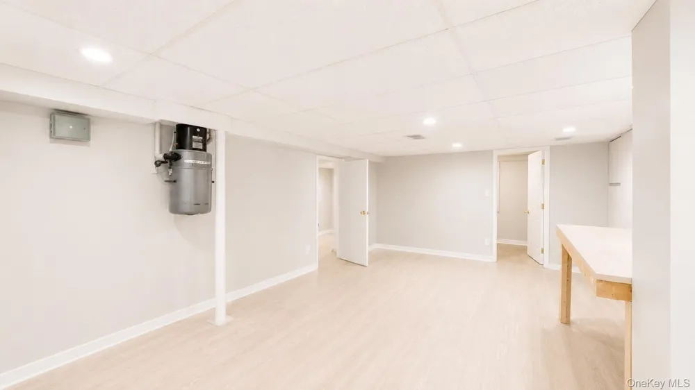 9 Arbor Road East Hills, NY 11577