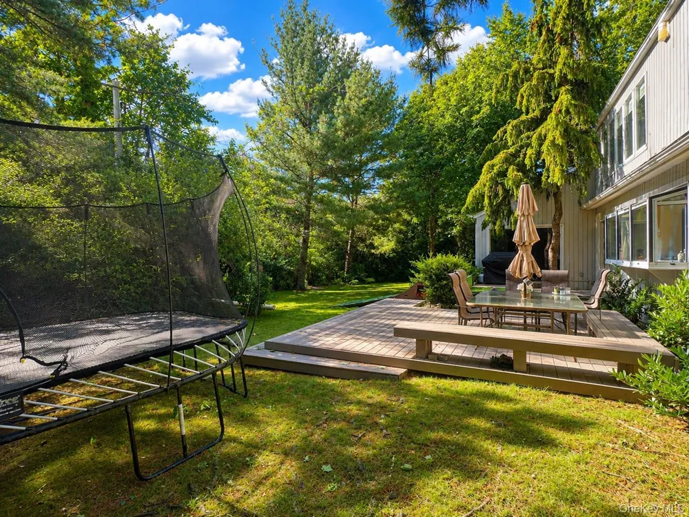 9 Arbor Road East Hills, NY 11577