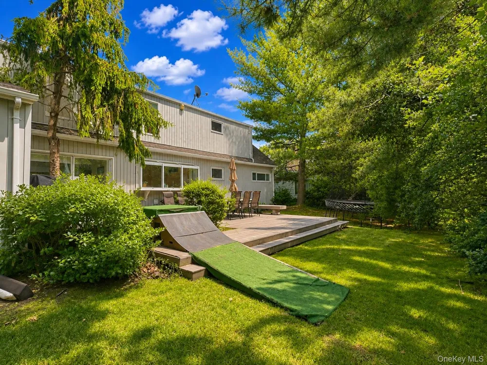 9 Arbor Road East Hills, NY 11577