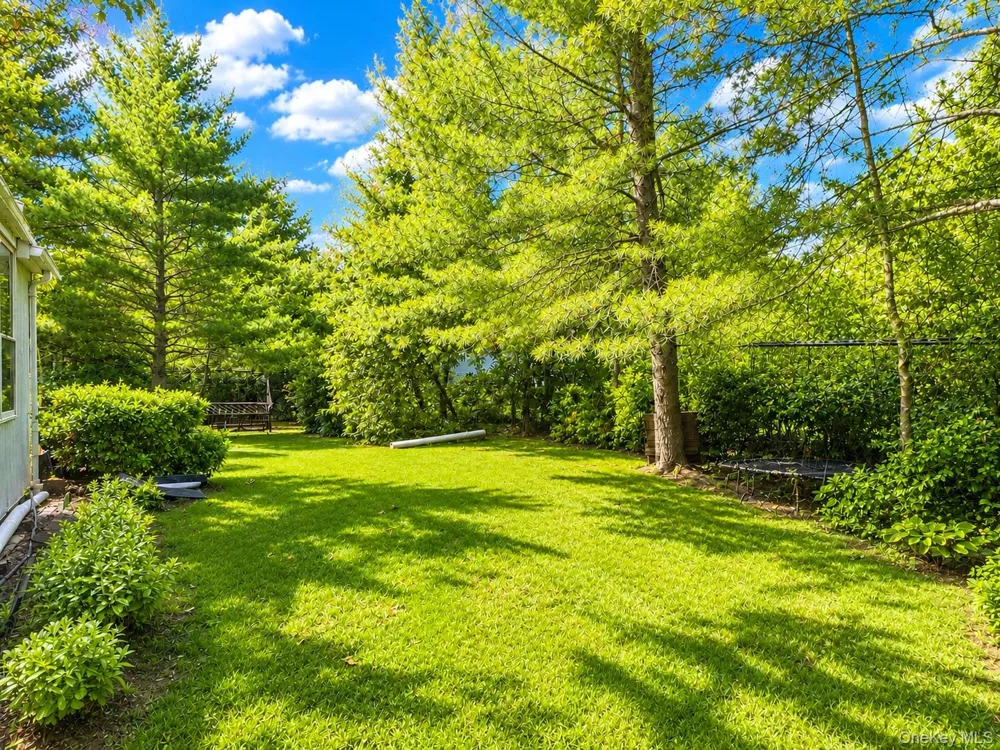 9 Arbor Road East Hills, NY 11577