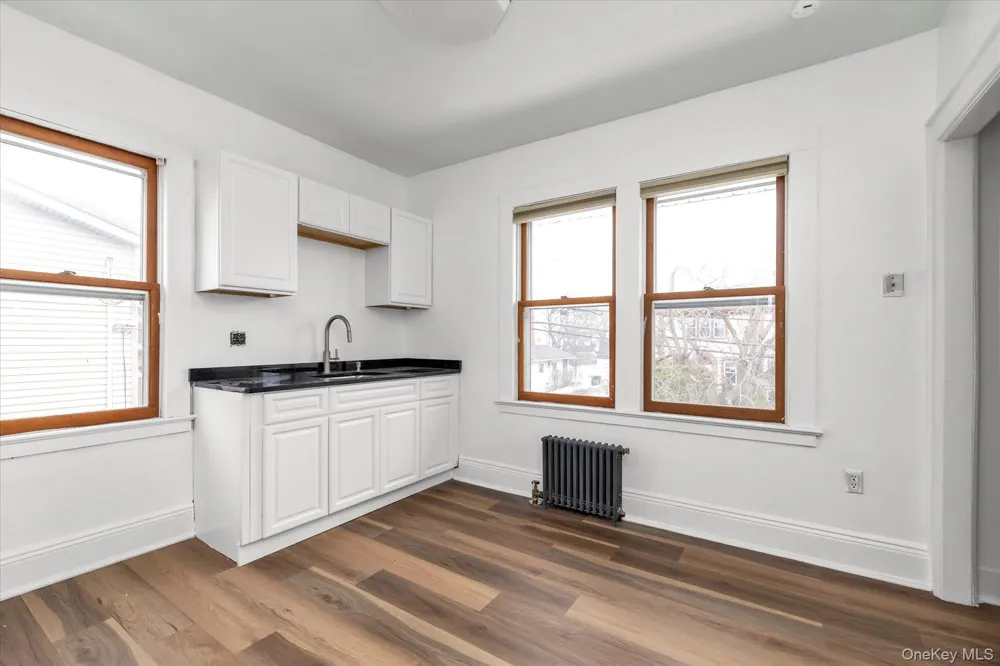 23 Thompson Place #2 Lynbrook, NY 11563