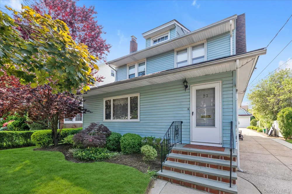 23 Thompson Place #2 Lynbrook, NY 11563