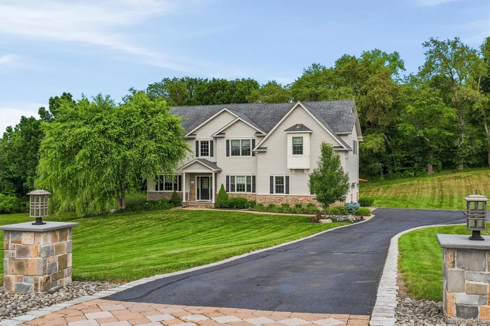 16 Canterbury Lane Warwick, NY 10990