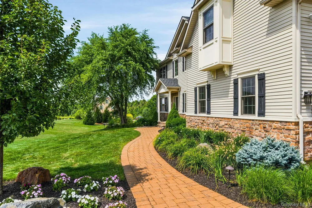 16 Canterbury Lane Warwick, NY 10990