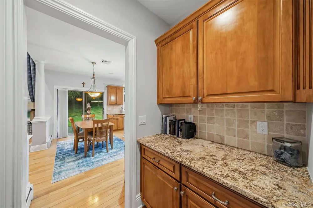 16 Canterbury Lane Warwick, NY 10990