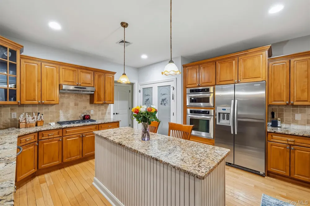 16 Canterbury Lane Warwick, NY 10990