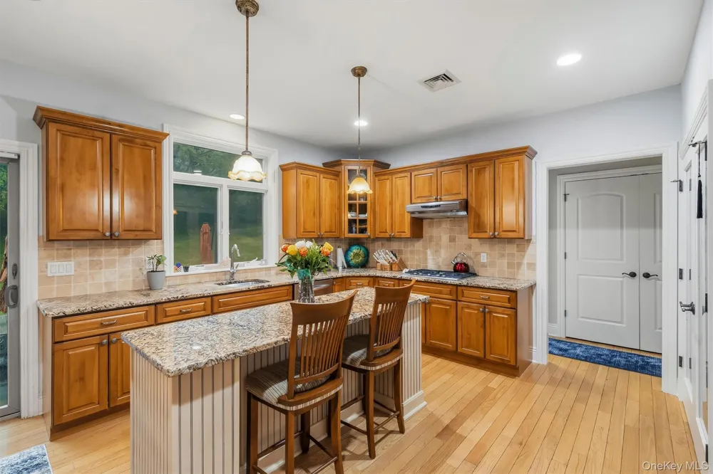 16 Canterbury Lane Warwick, NY 10990