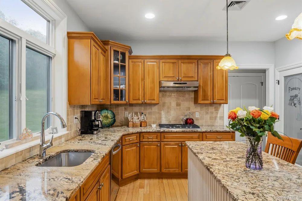 16 Canterbury Lane Warwick, NY 10990