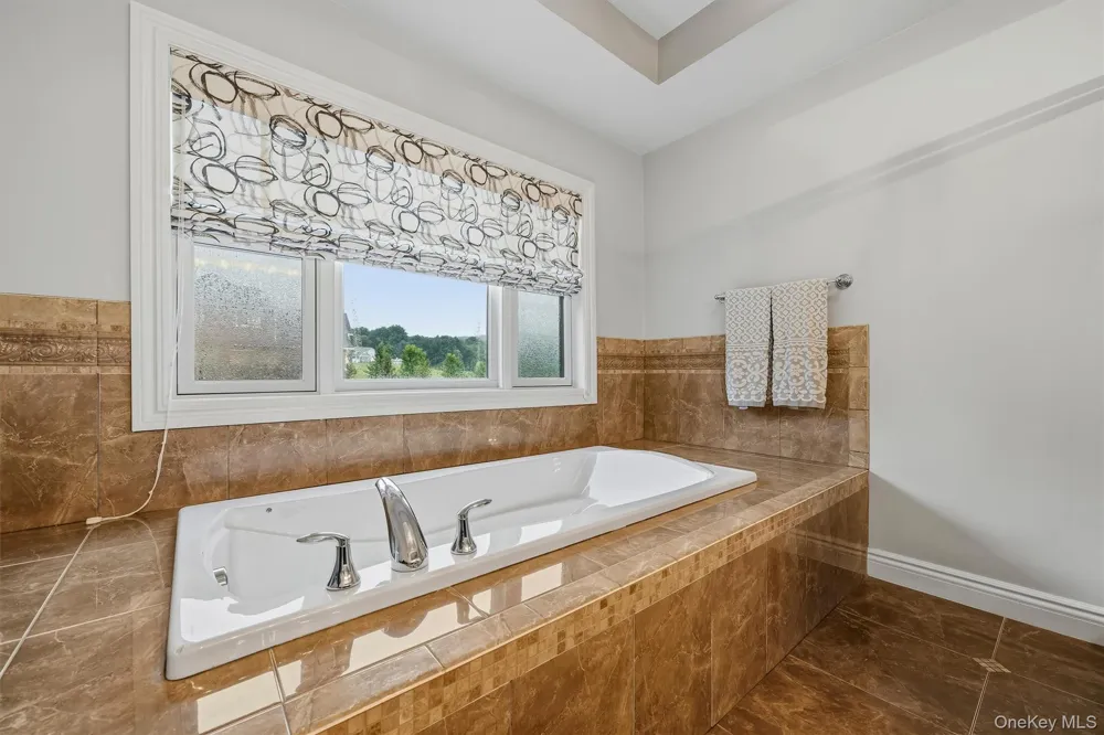 16 Canterbury Lane Warwick, NY 10990