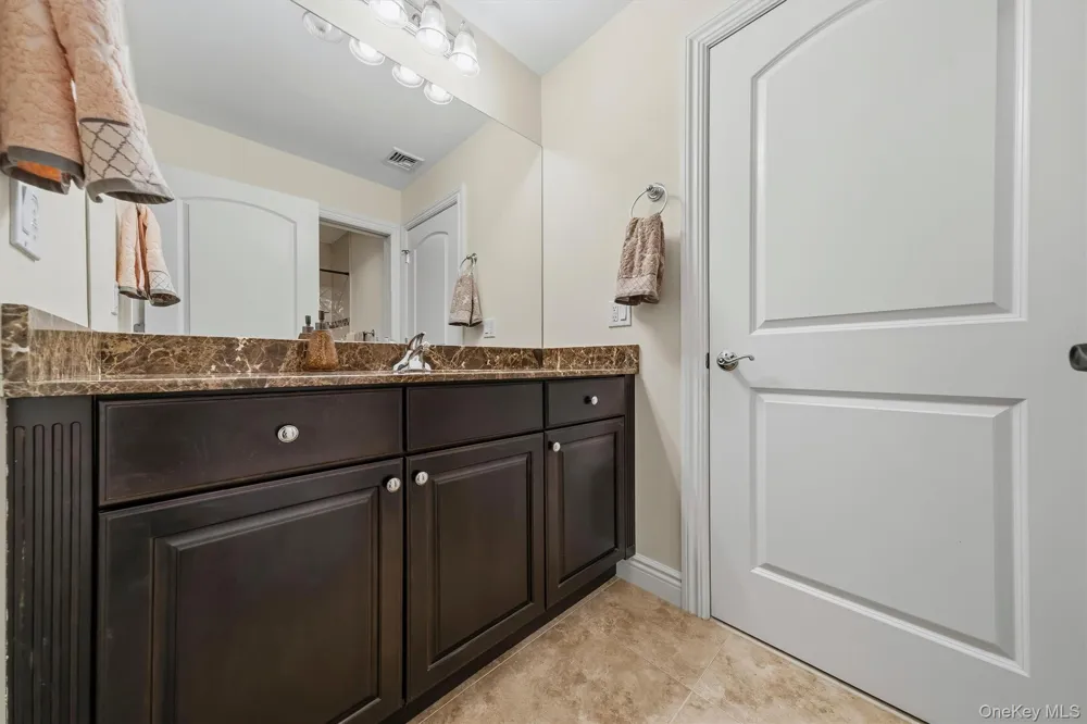 16 Canterbury Lane Warwick, NY 10990