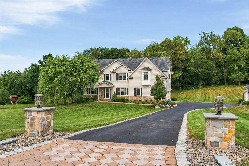 16 Canterbury Lane Warwick, NY 10990
