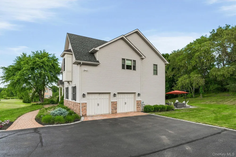 16 Canterbury Lane Warwick, NY 10990
