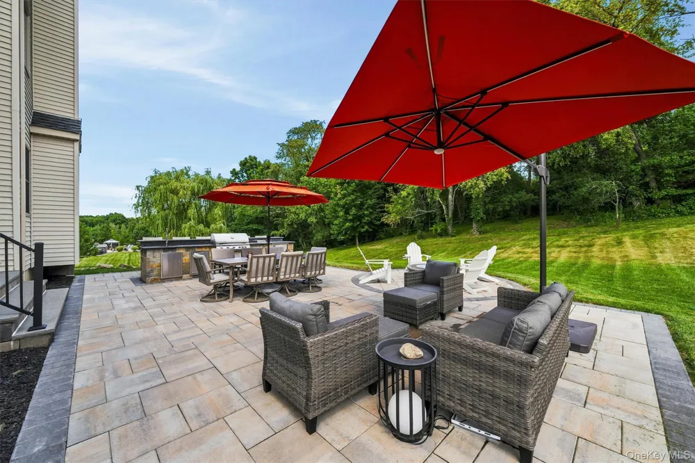 16 Canterbury Lane Warwick, NY 10990