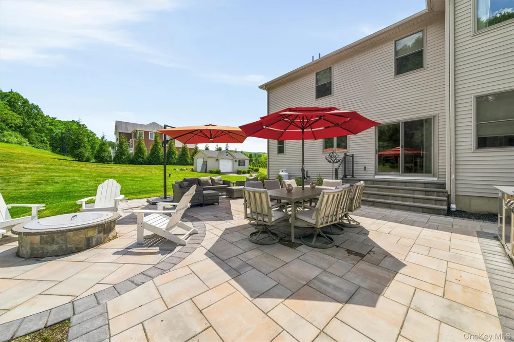 16 Canterbury Lane Warwick, NY 10990