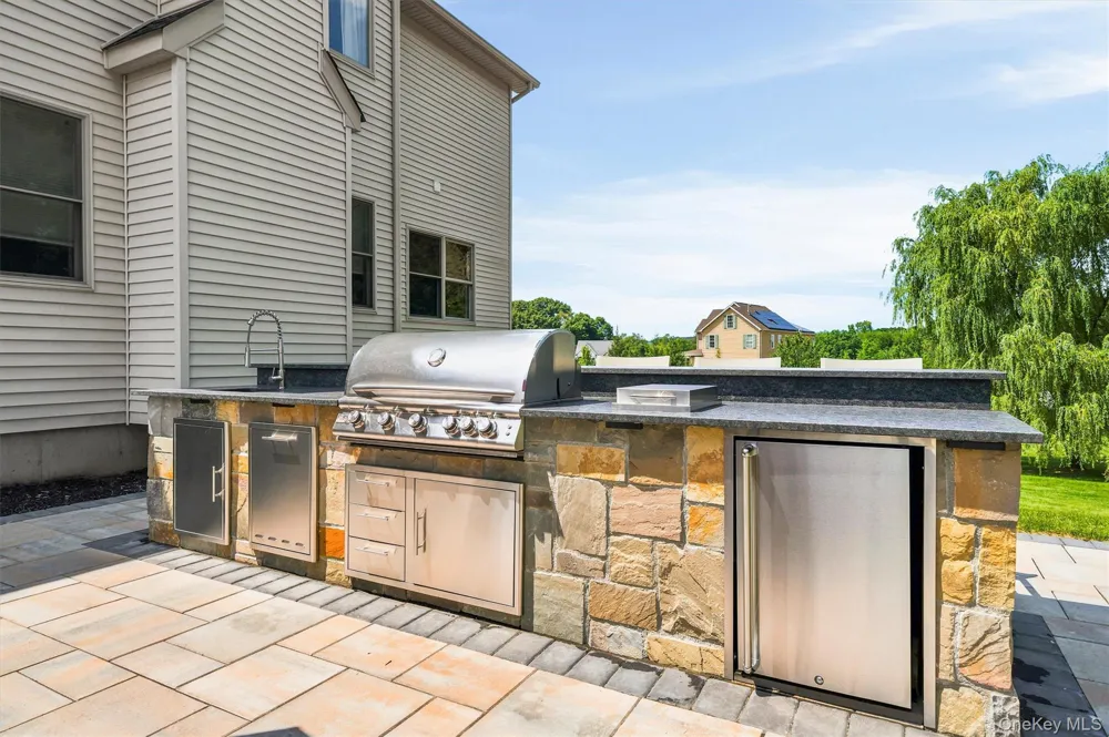 16 Canterbury Lane Warwick, NY 10990
