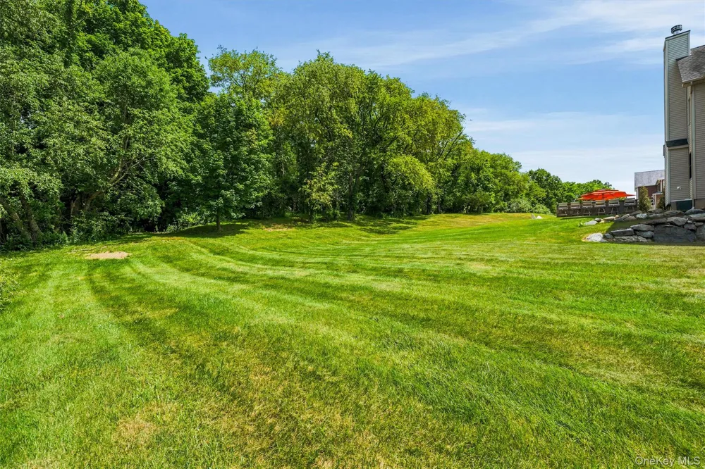 16 Canterbury Lane Warwick, NY 10990