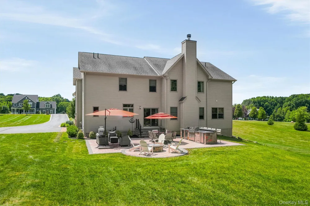 16 Canterbury Lane Warwick, NY 10990