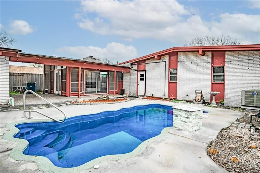 123 E Janin Circle Portland, TX 78374