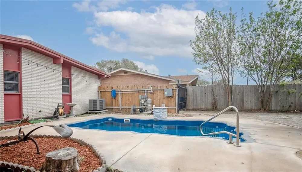 123 E Janin Circle Portland, TX 78374
