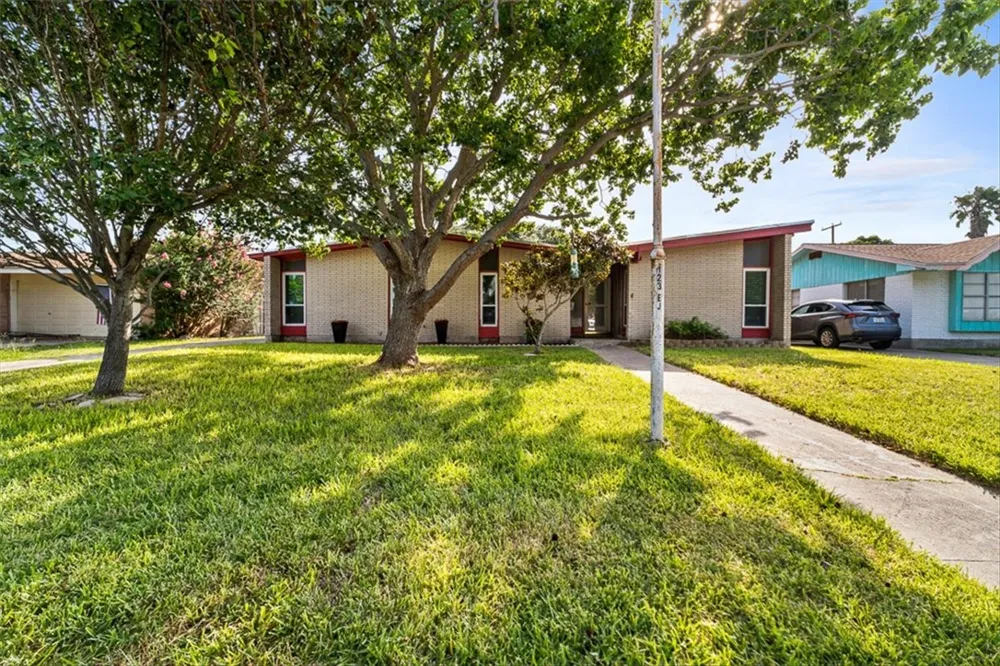 123 E Janin Circle Portland, TX 78374