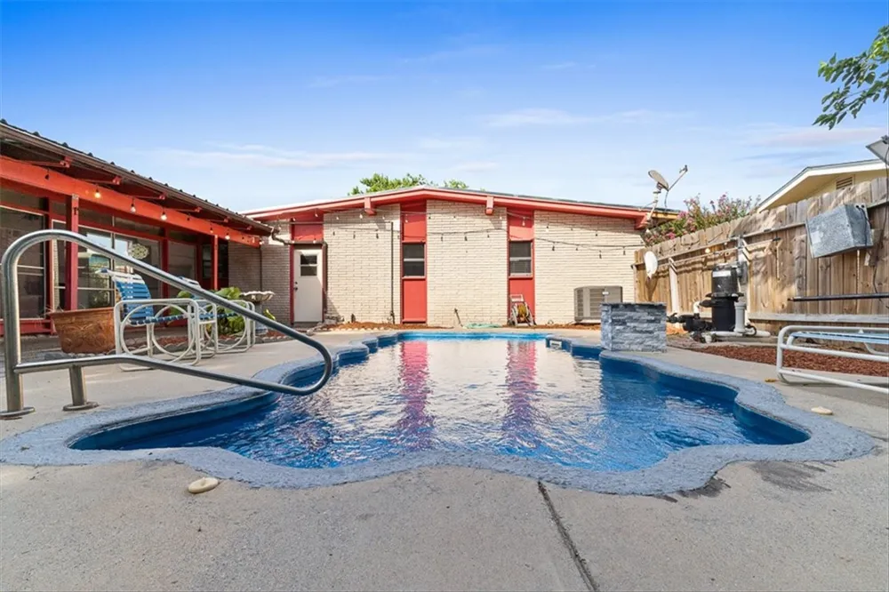 123 E Janin Circle Portland, TX 78374