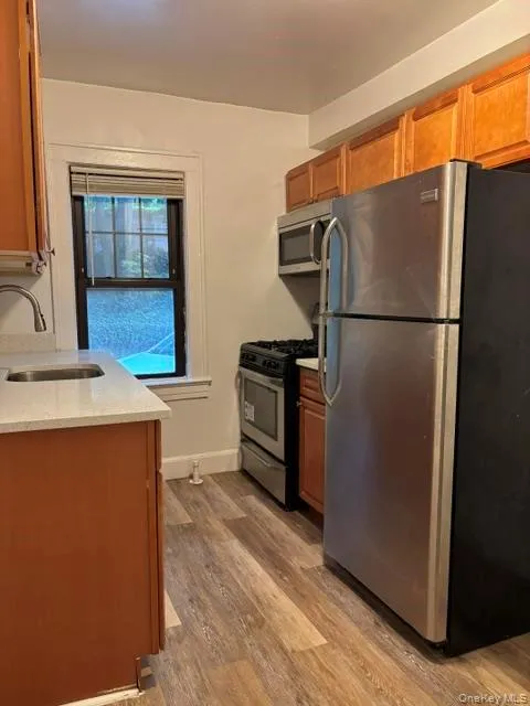 44 Oakwood Road #1E Huntington, NY 11743
