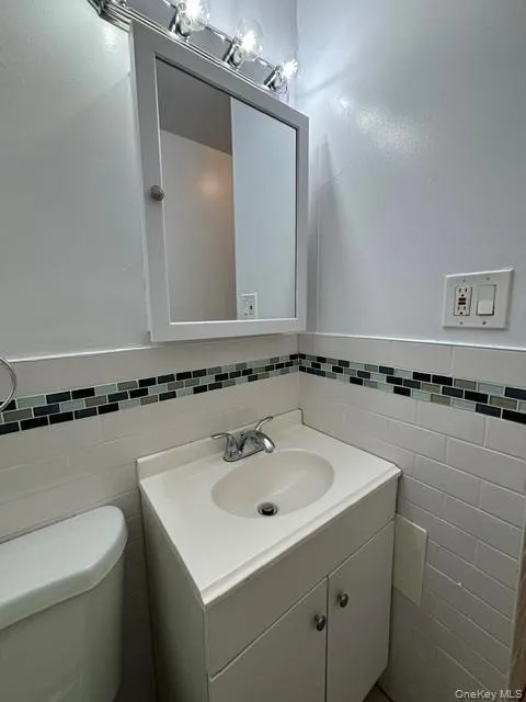 44 Oakwood Road #1E Huntington, NY 11743