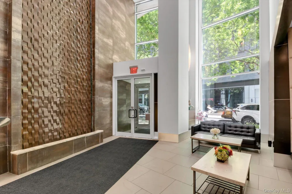 2415 Queens Plaza #6B Long Island City, NY 11101