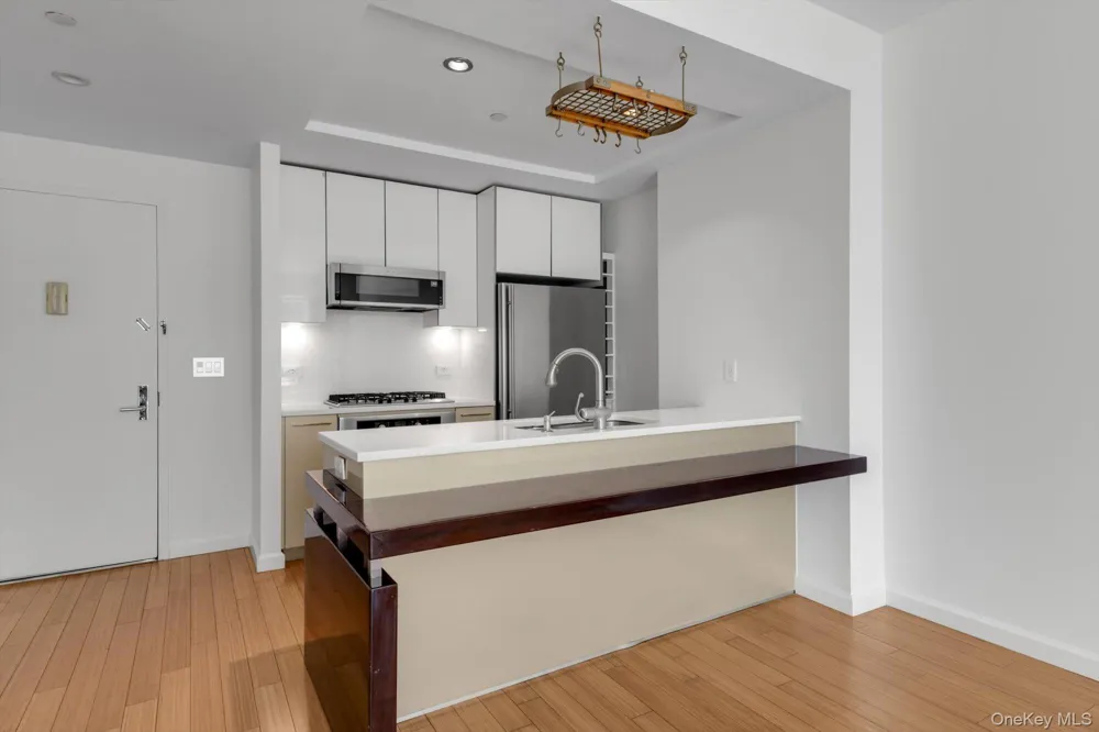 2415 Queens Plaza #6B Long Island City, NY 11101
