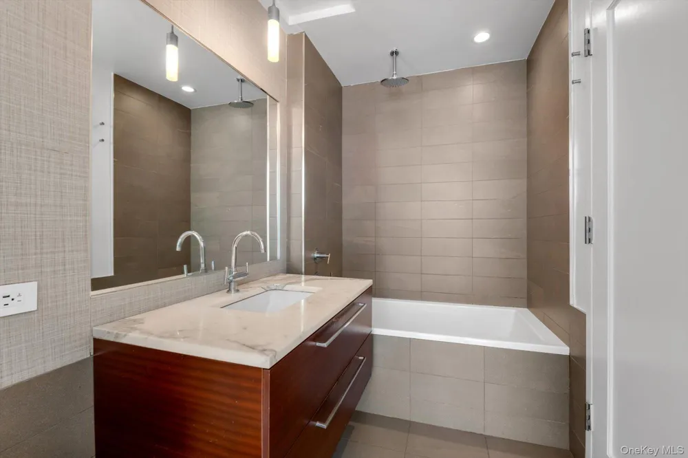 2415 Queens Plaza #6B Long Island City, NY 11101