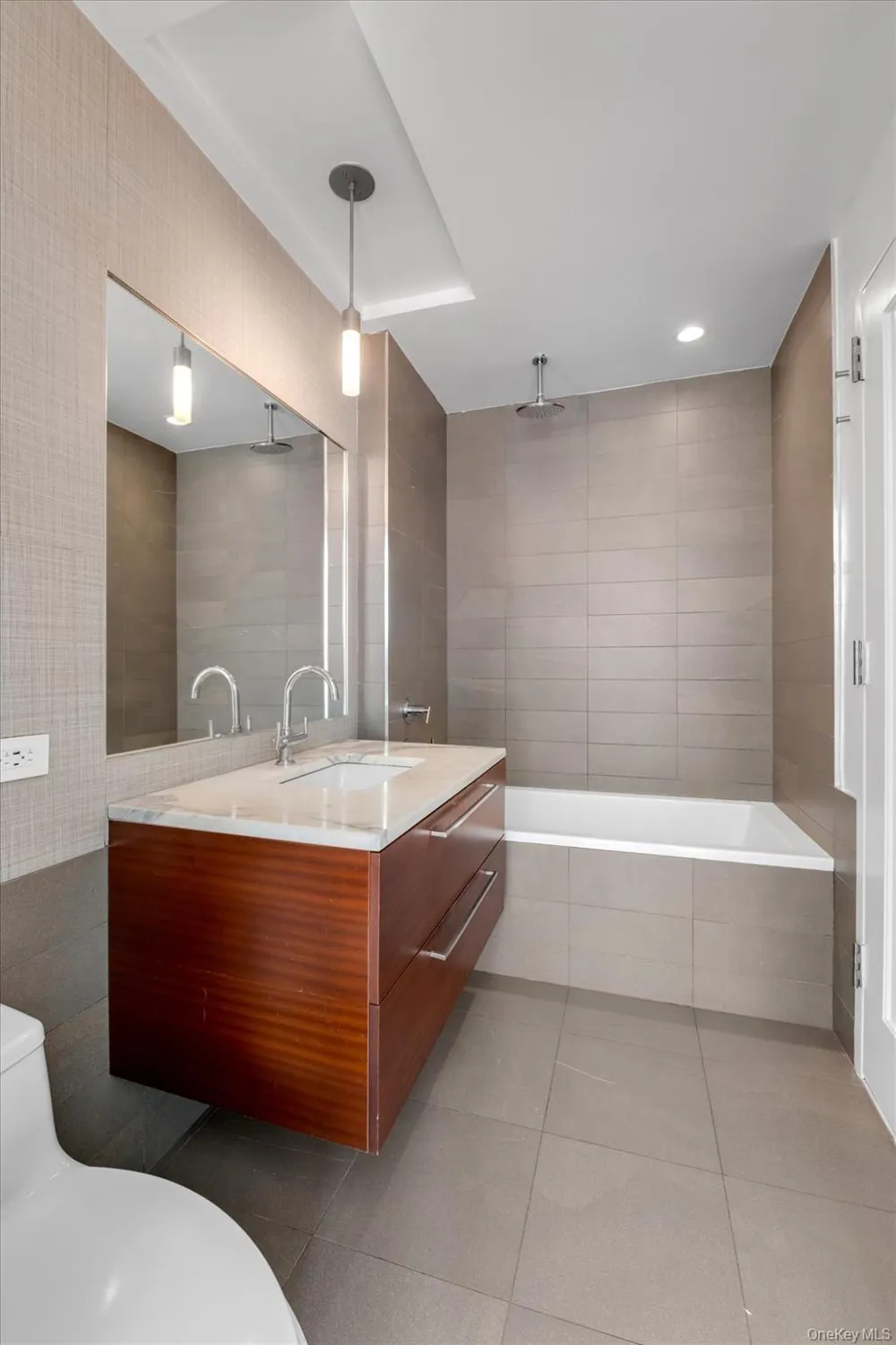 2415 Queens Plaza #6B Long Island City, NY 11101