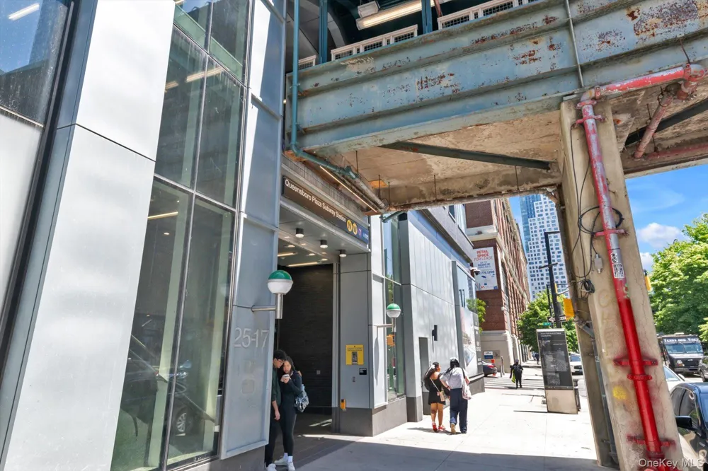 2415 Queens Plaza #6B Long Island City, NY 11101