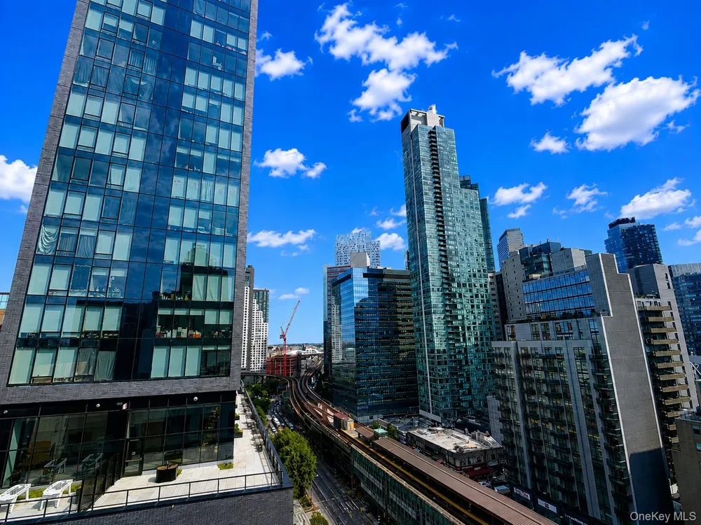 2415 Queens Plaza #6B Long Island City, NY 11101