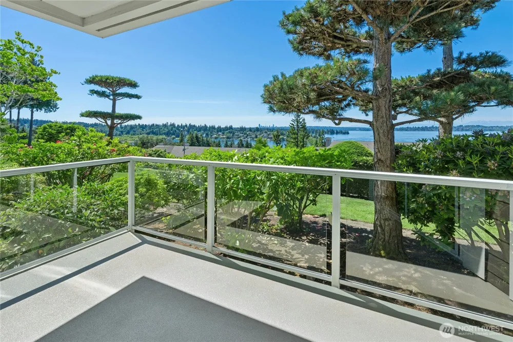 5404 Lake Washington Boulevard NE #B Kirkland, WA 98033