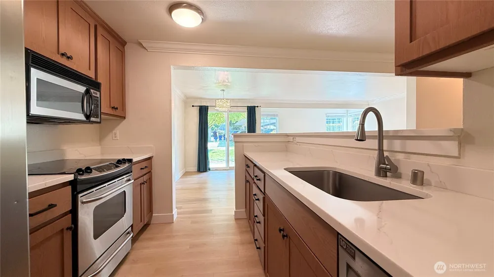 28704 18th Avenue S #V102 Federal Way, WA 98003