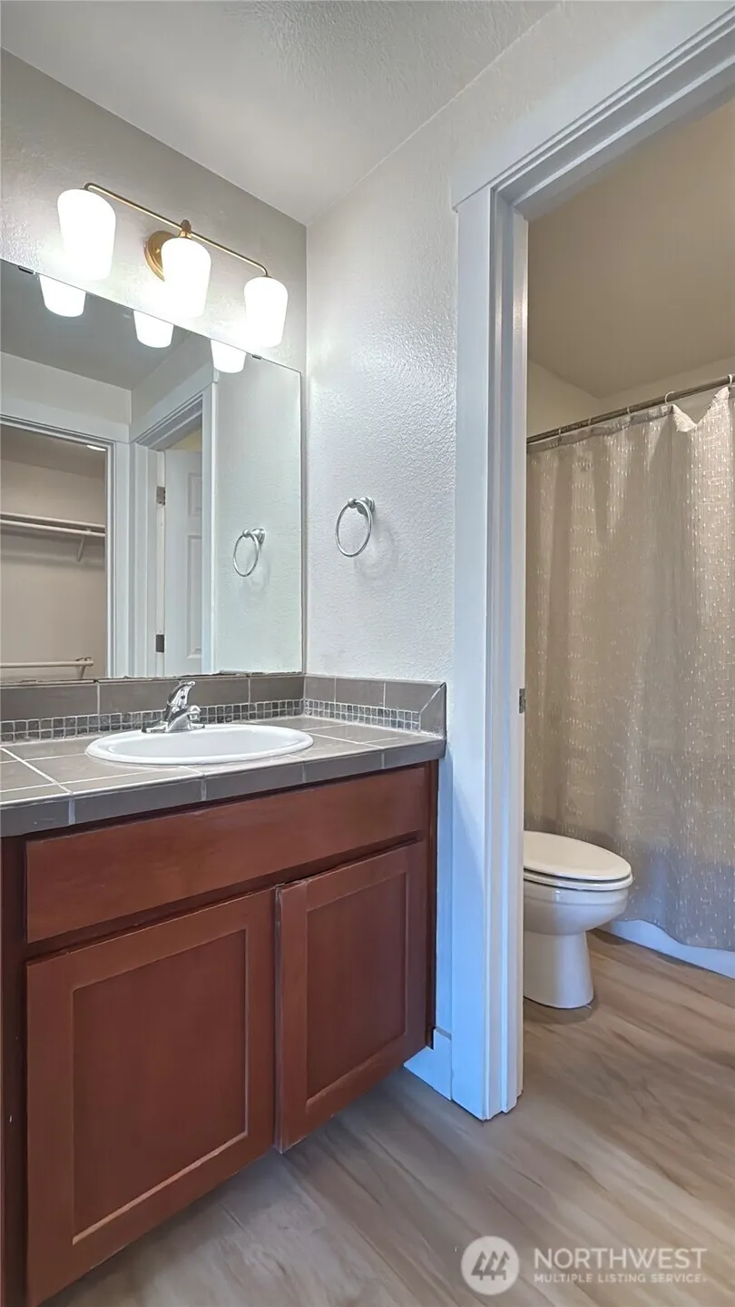 28704 18th Avenue S #V102 Federal Way, WA 98003
