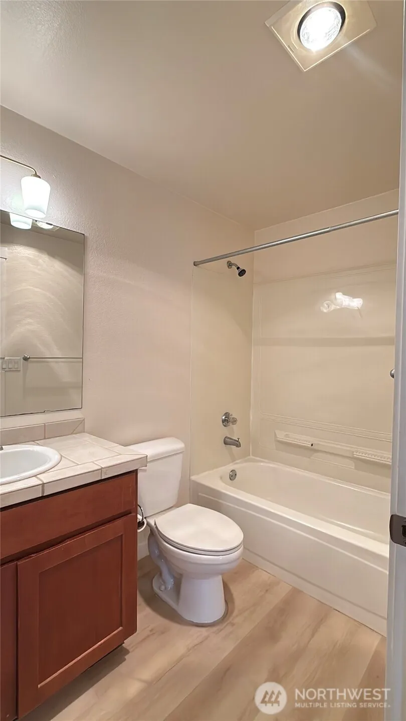 28704 18th Avenue S #V102 Federal Way, WA 98003