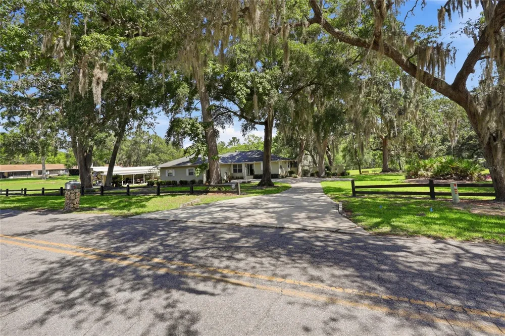 561 SE 28TH STREET Melrose, FL 32666