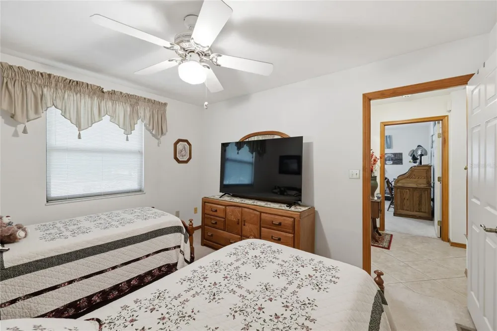 561 SE 28TH STREET Melrose, FL 32666