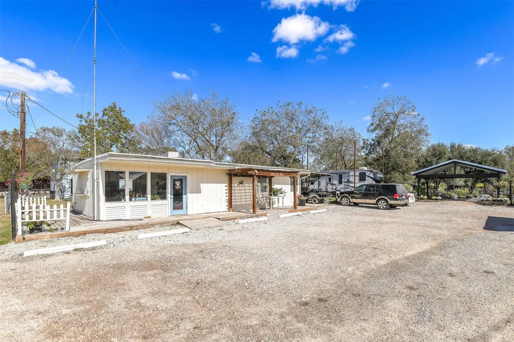 511 W Main Street Weimar, TX 78962