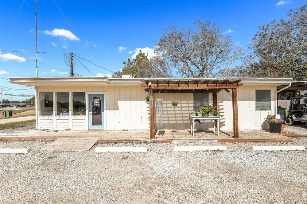 511 W Main Street Weimar, TX 78962